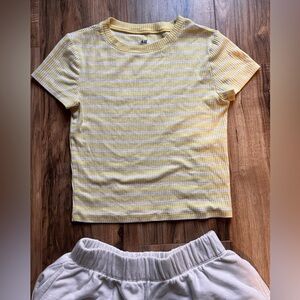 Girls cropped H&M tee.
